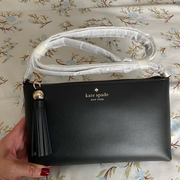 kate spade Handbags - NWT Kate Spade Crossbody Bag